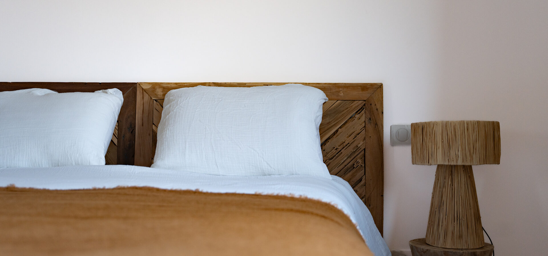 Chambre A au 1er etage lampe - CASA DAMICHI