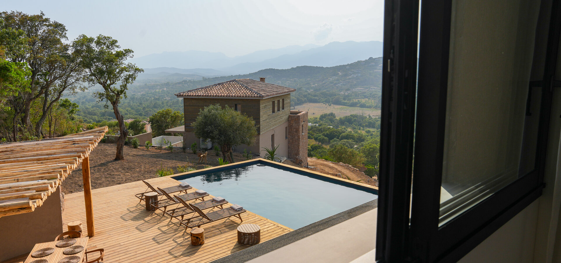 Chambre B au 1er etage vue piscine - CASA DAMICHI