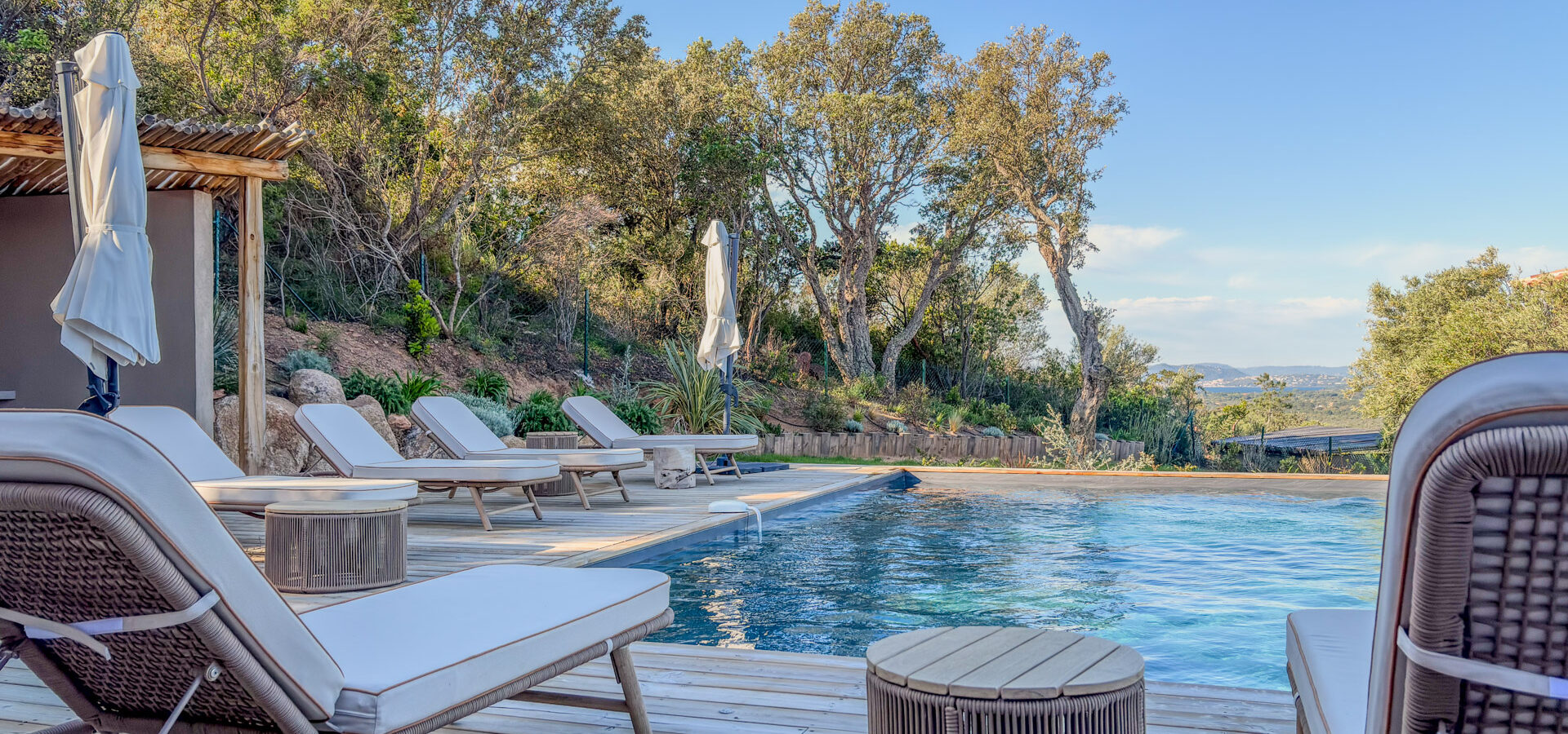 Jardin et piscine - CASA DAMICHI-2