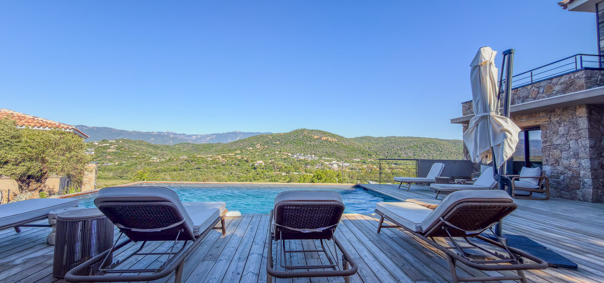 Jardin et piscine - CASA DAMICHI-5