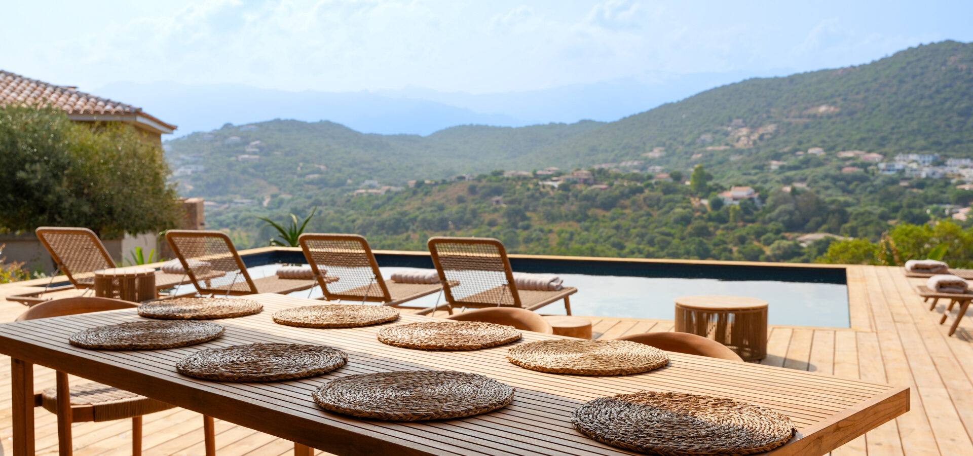 Terrasse table 10 pers et piscine avec vue - CASA DAMICHI